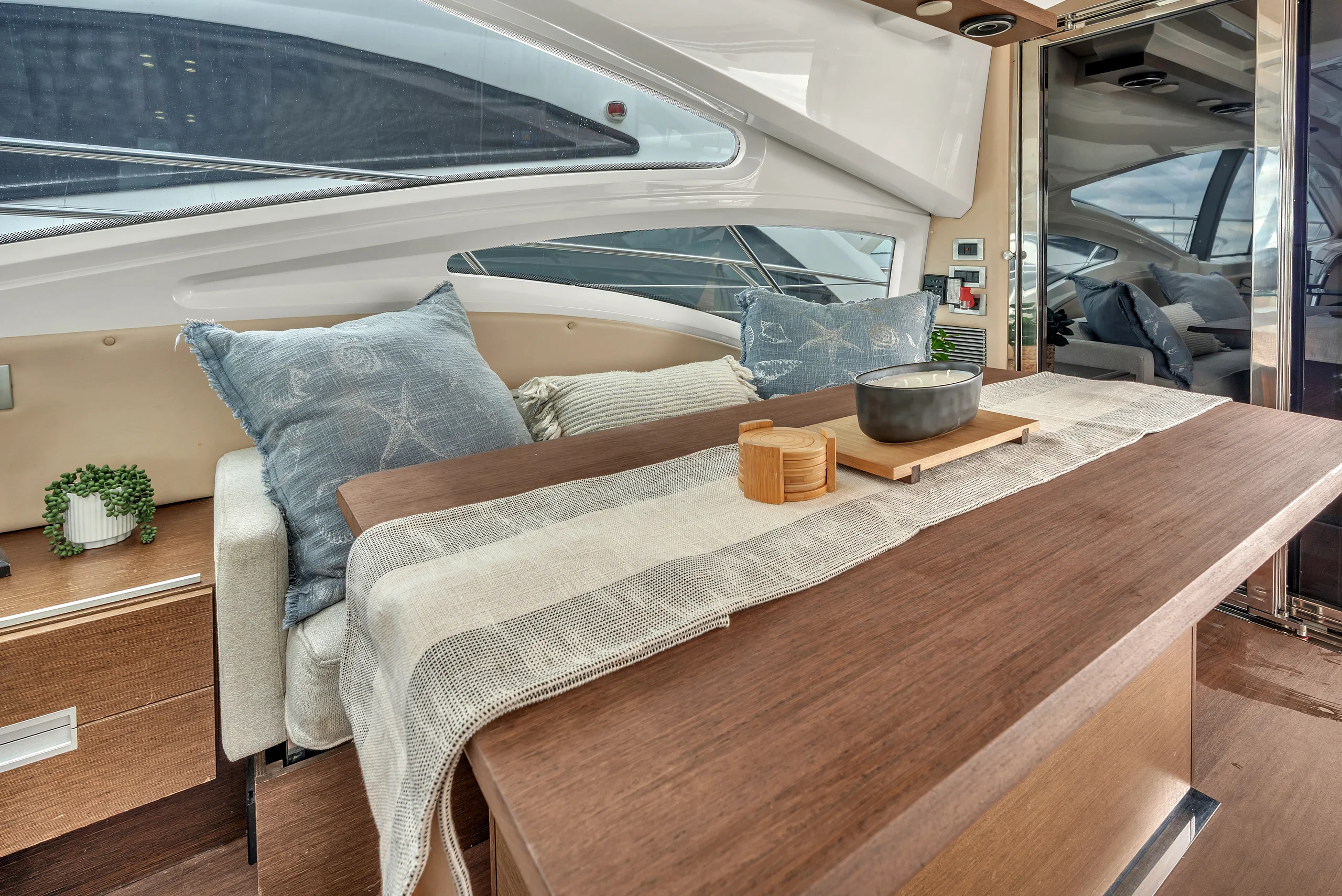 68 AZIMUT — detail photograph 3