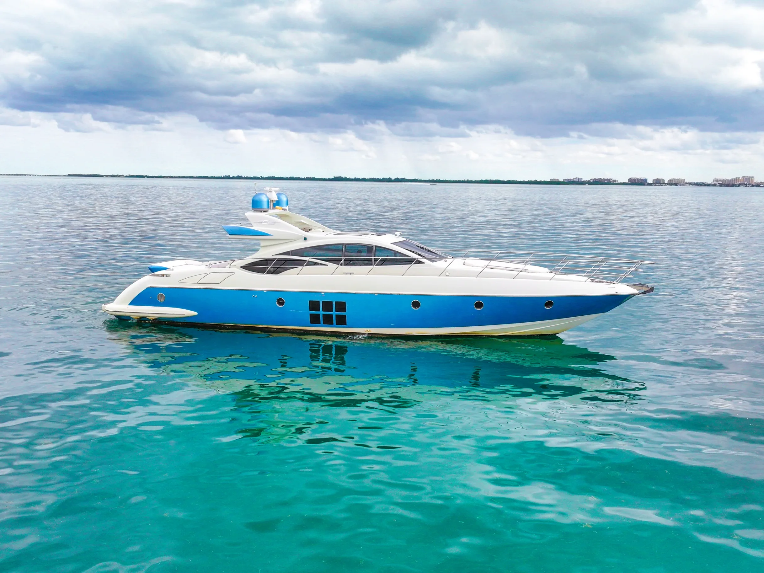 68 AZIMUT — feature photograph